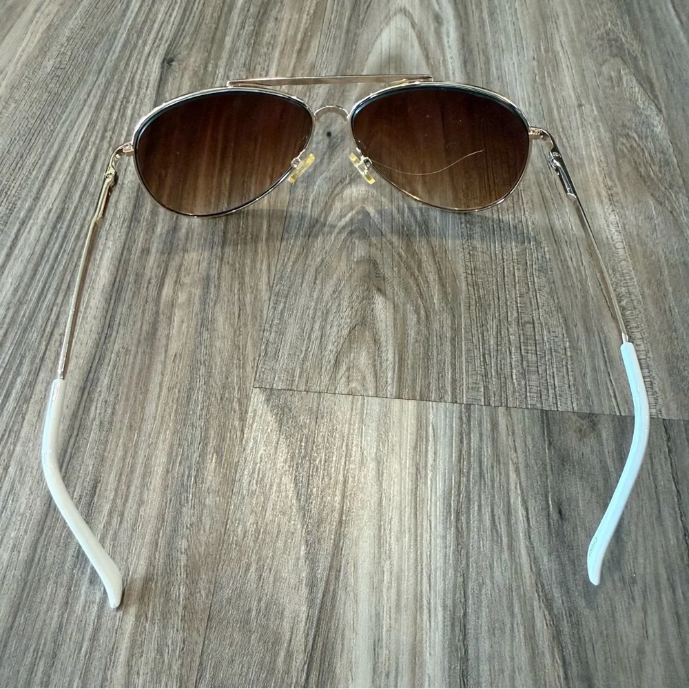 Steve Madden Silver Frame Brown Gradient Aviator Sunglasses